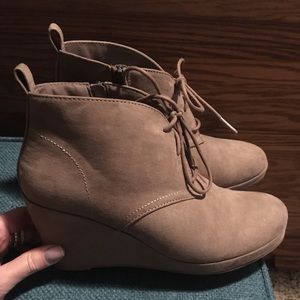 Wedge booties 👢